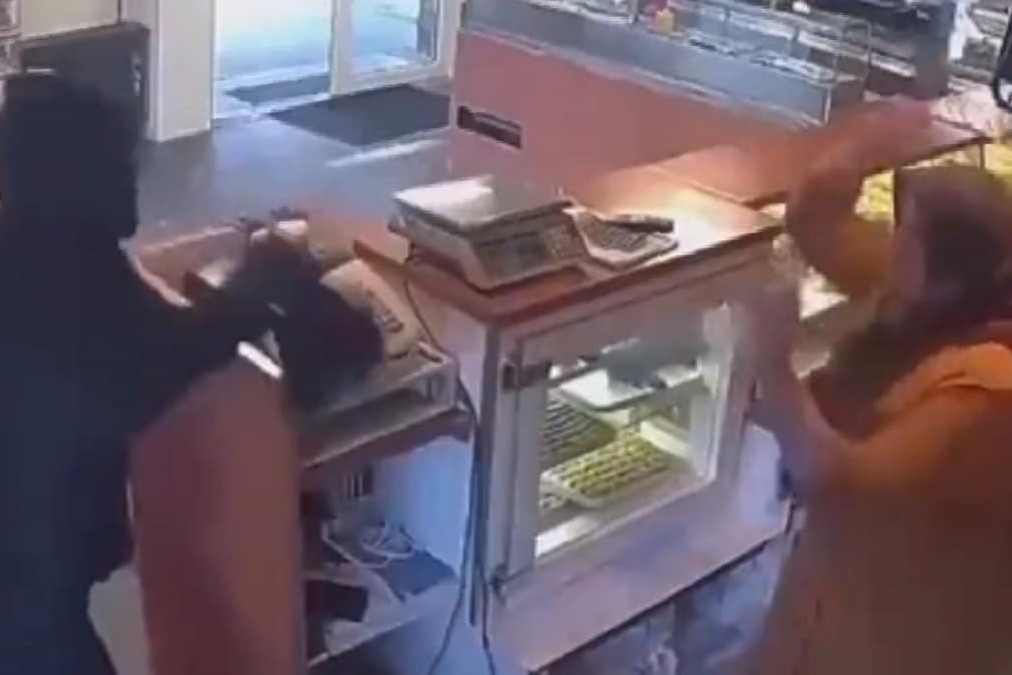 Woman fights off robber with a cleaning cloth at her bakery in Netherlands