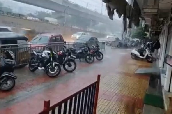 Huge rain lashes Hyderabad