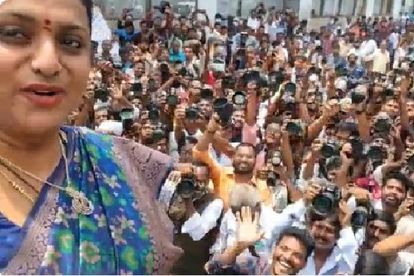 Hundreds of photographers clicked minister Roja in Photography Carnival