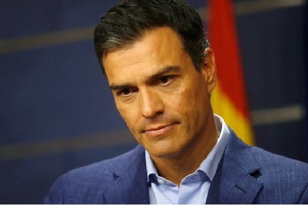 Spain PM Pedro Sanchez asks people do not wear ties