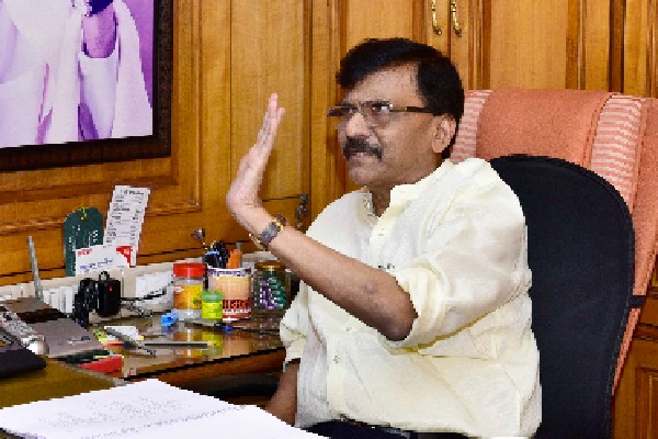  Will keep fighting tweets Sanjay Raut as ED shows up at his home