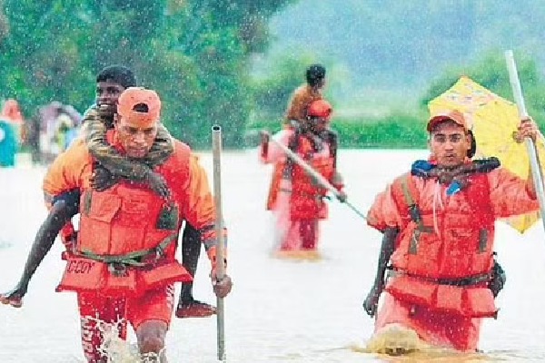 12 deaths in kerala due to rains red alert in 10 districts