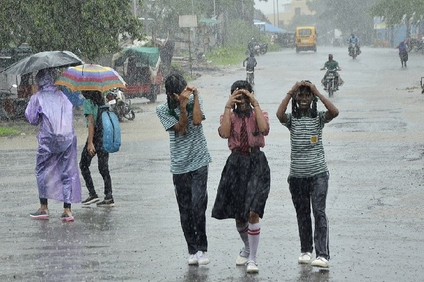 Meteorological department predicts moderate rains in several districts of AP tomorrow