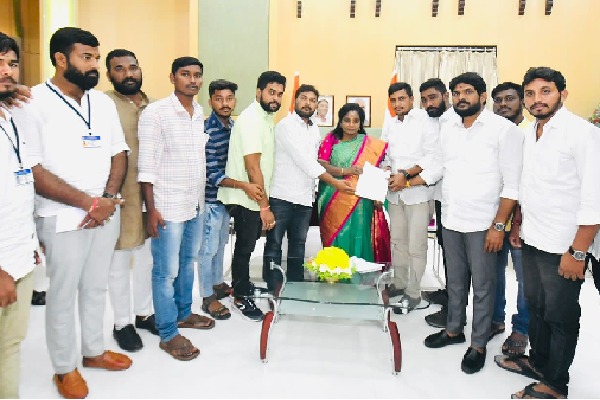 ts universities students met governor tamilisai at raj bhavan