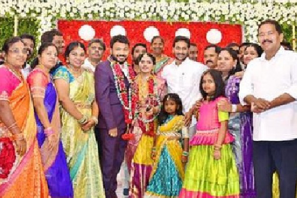CM Jagan attends Pedapati Ammaji daughter wedding 