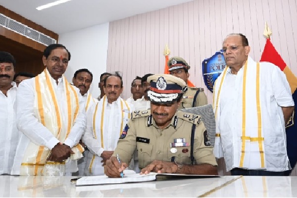 hyderabad cp takes charge as command control cenre chief