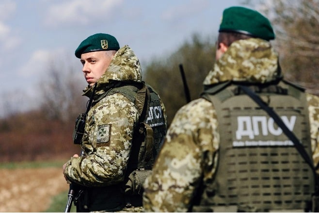Ukrainian troops fighting off Russian attacks on Bakhmut