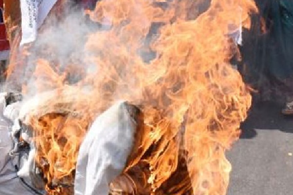 Kuppam CI Sridhar fires on tdp leaders who protest against gorantla madhav