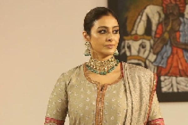 On National Handlooms Day, Tabu steps out in Telangana's traditional weaves