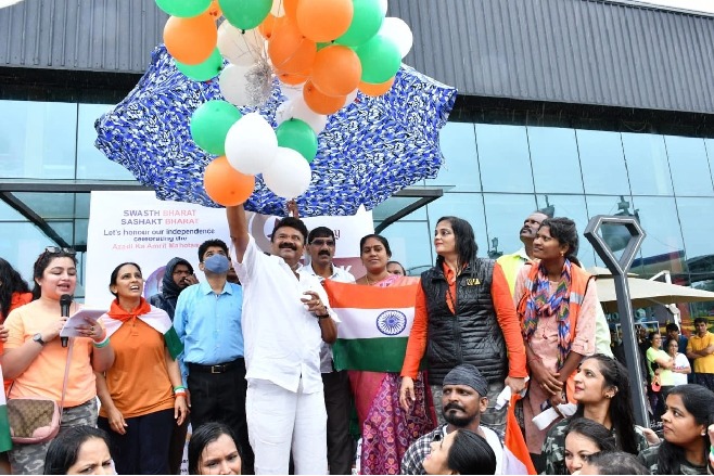T'gana launches distribution of 1.20 cr national flags