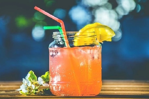 Cocktails to enjoy the monsoons at home