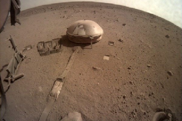 NASA's InSight mission finds Martian equator is dry