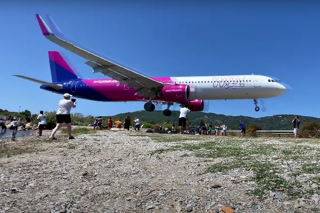 Wizz Air passenger plane skimming just yards above tourists heads