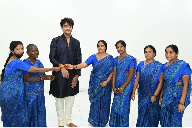 Pragathi Bhavan women staff ties Rakhis to Kalvakuntla Himanshu