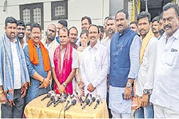 minister Mallareddy key aide join in to BJP