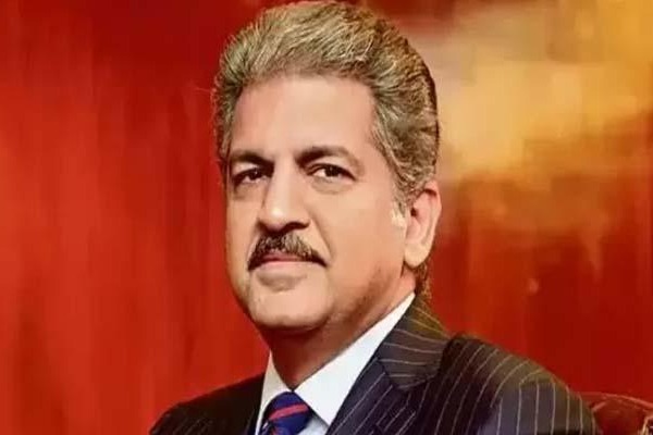 Anand Mahindra shares a beautiful picture resembling tricolours