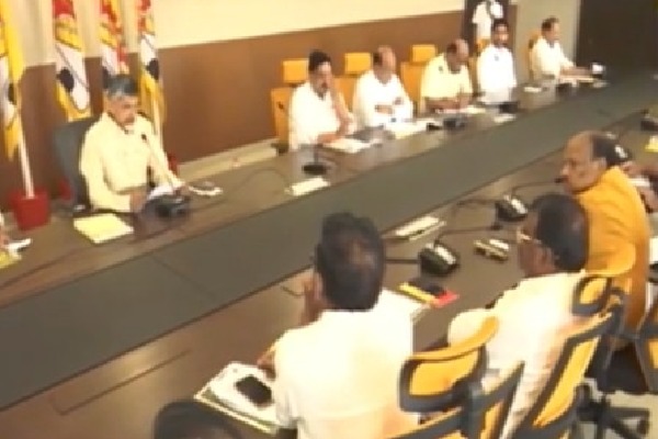 Chandrababu takes on one to one meetings with constituency incharges 