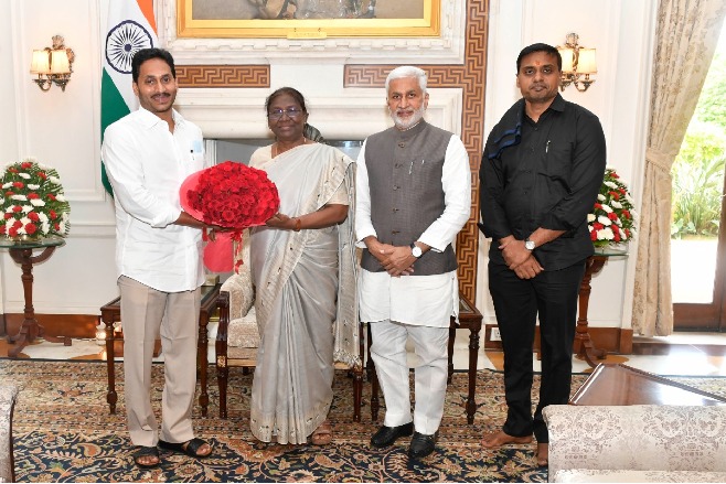 ap cm ys jagan meets pm modi and union minister rk singh and wished president murmu
