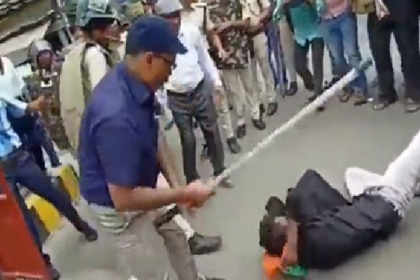 Bihar job aspirant holding national flag dragged and beaten up by IAS officer