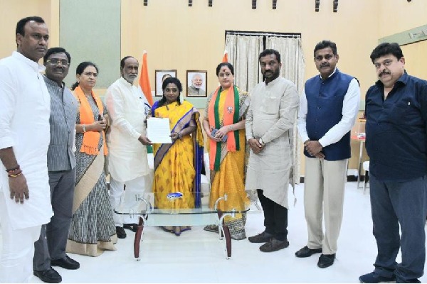 bjp team met ts governor and urges to security to bandi sanjay yatra