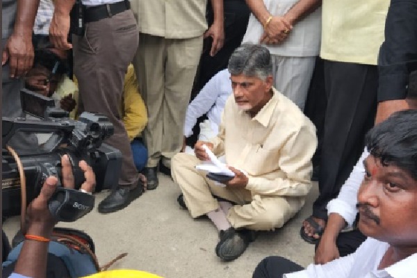 Chandrababu sat on road protesting against YSRCP