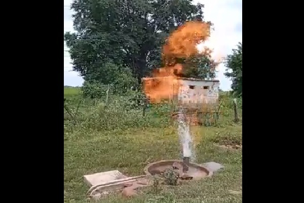 Hand Pump Spews Fire and water In Madhya Pradesh Village