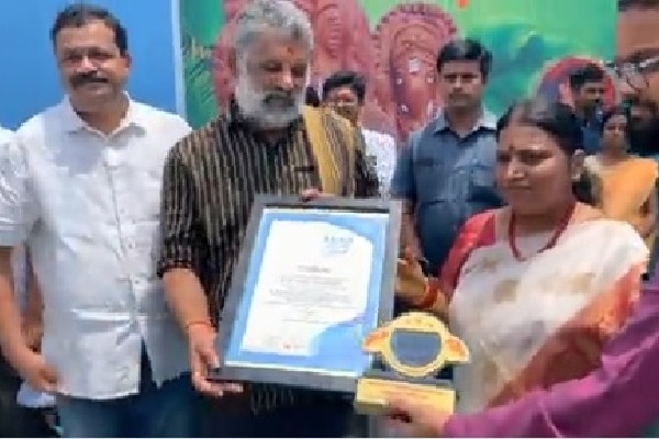 ysrcp mla chevireddy bhaskar reddy recieves Asian Record Book award