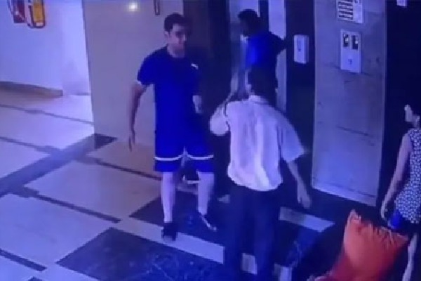 Security guard slapped after helping man get out of faulty lift in Gurugram 