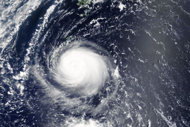 Super Typhoon Hinnamnor braces towards Southern Japan Islands 