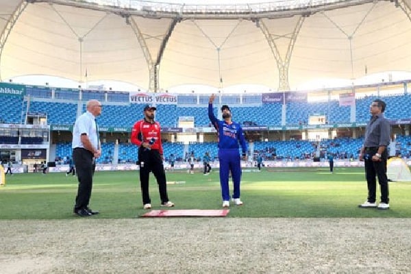 Hong Kong won the toss and opt to bowl