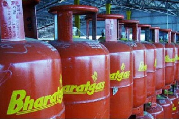 Prices of commercial LPG slashed by Rs 91 per cylinder 