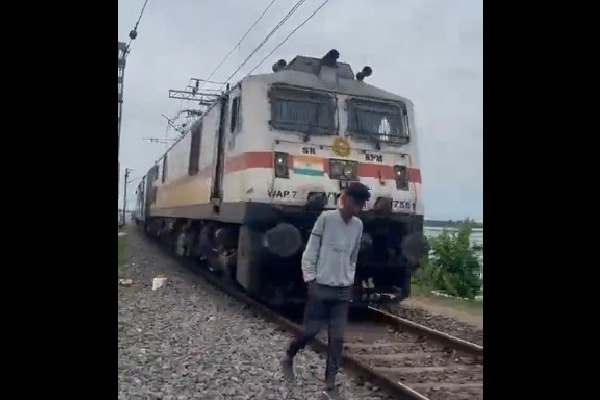Youth escapes life threat after he tried to walk down with running train