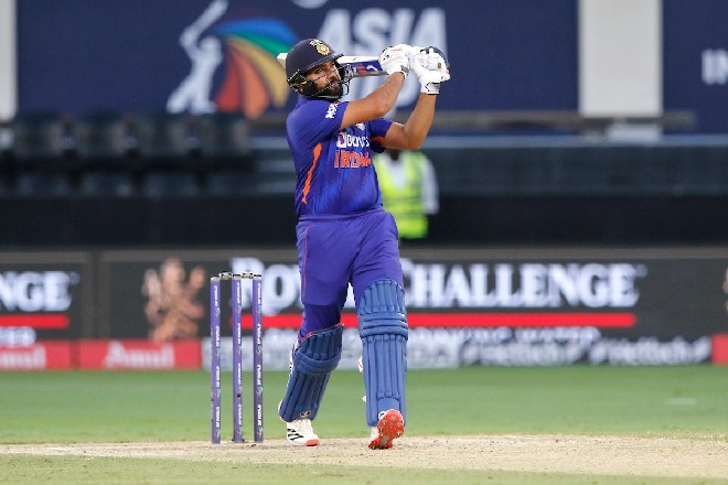 team india scores 135 runs in 16overs against srilanka in asia cup