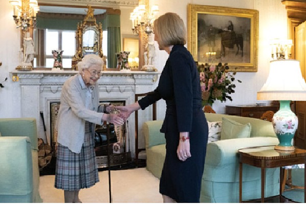 Britain queen Elizabeth 2 asks newly elected prime minister Liz Truss to form new bovt