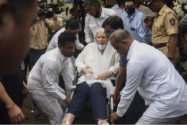 Ratan Tatas stepmother attends Cyrus Mistry funeral in wheelchair