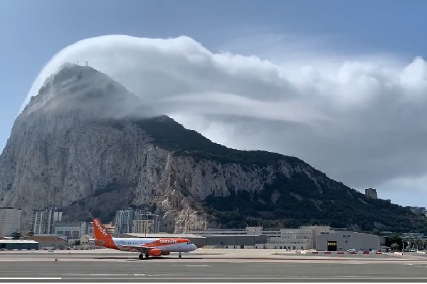 Gibraltar clouds are formed like this