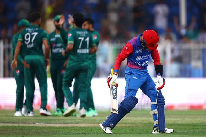 Pakistan restricts Afghanistan for low score