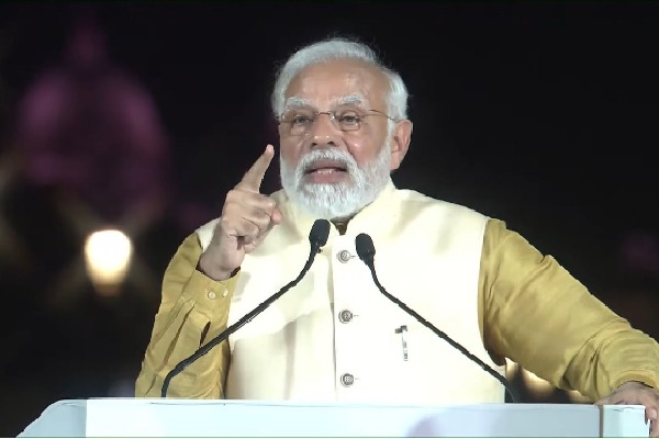 PM Modi unveils Netaji statue at India Gate in Delhi