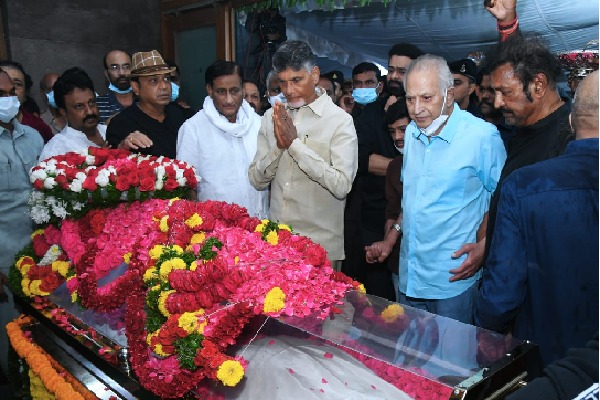 Chandrababu pays tributes to Krishnam Raju