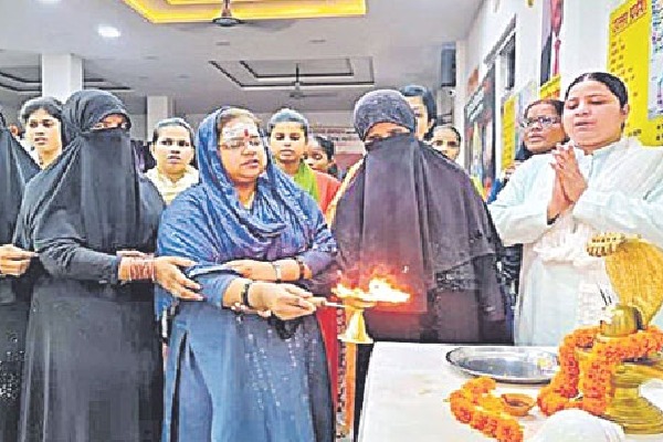 muslim women prayers at Gyanvapi mosque