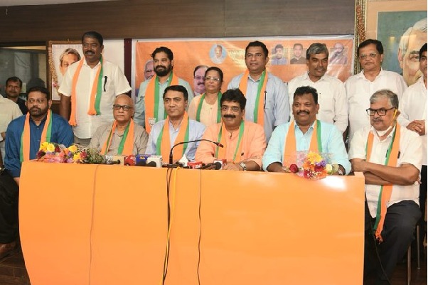 Eight Congress MLAs joins BJP in the presence of CM Pramod Sawant