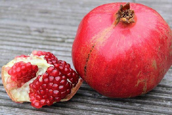 Benefits by eating Pomegranates