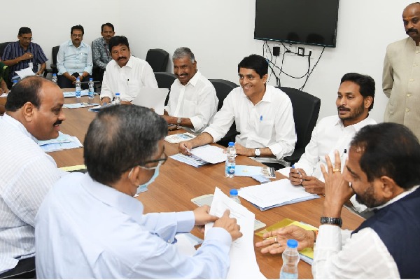 BAC: Assembly session for 5 days, Jagan & Atchannaidu talk over capital debate