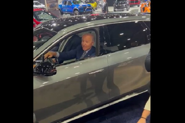 Biden offers taxi ride in Detroit Auto Show