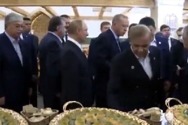  War in Russia floods in Pakistan cant keep Putin and Sharif away from delicacies at SCO meet 
