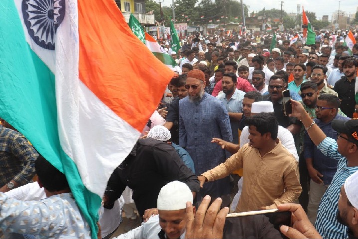 mjlis chief asaduddin owaisi participated in rally with out security