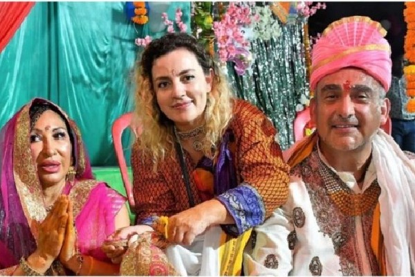Mexican couple ties the knot in Agra