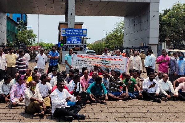 Vizag: Fishermen stage protest at container terminal over pending promises