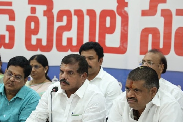 Amaravati JAC, TDP MLAs condemn Botsa’s remarks on Maha Padayatra