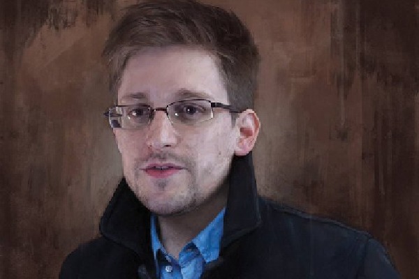 Putin signed to grant Russian citizenship for Edward Snowden
